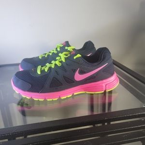 nike revolution 2 obsidian